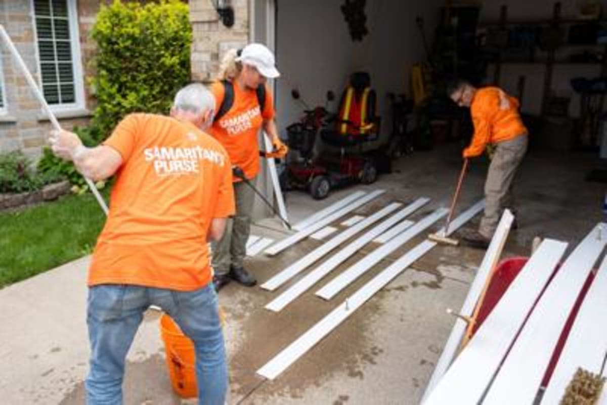 60 Volunteers Deploy to Help 800 Homes After Lincoln Flood - Image 3