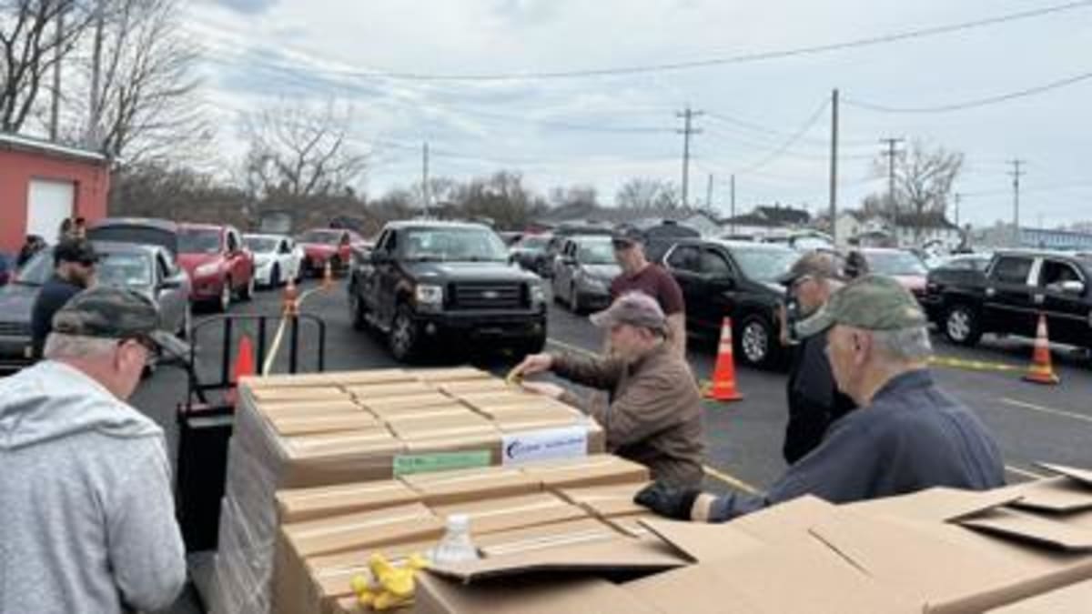 500 Hams Feed Families in Rome Thanks to 70 Volunteers - Image 5