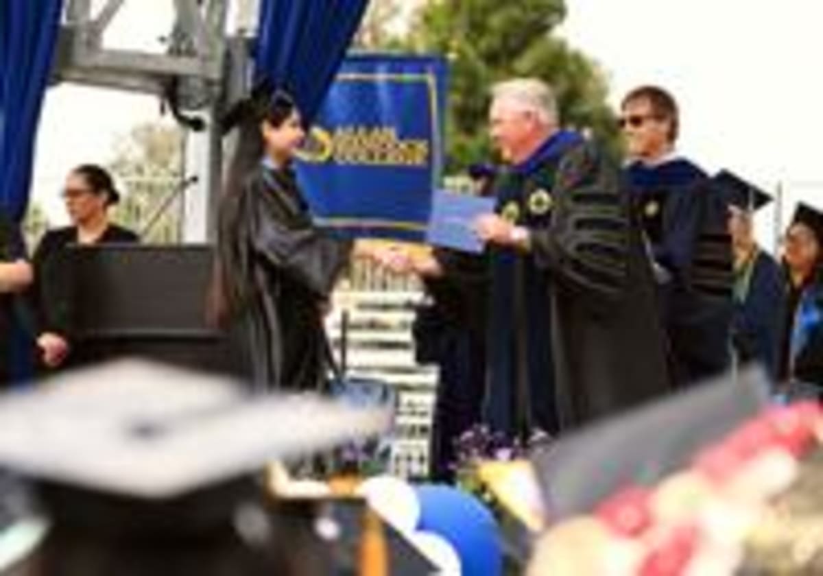 1,200 Students Graduate Allan Hancock College in California - Image 5