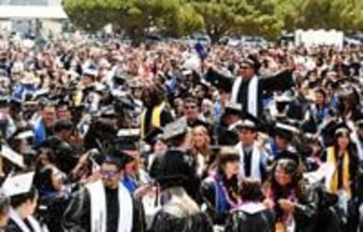 1,200 Students Graduate Allan Hancock College in California - Image 3