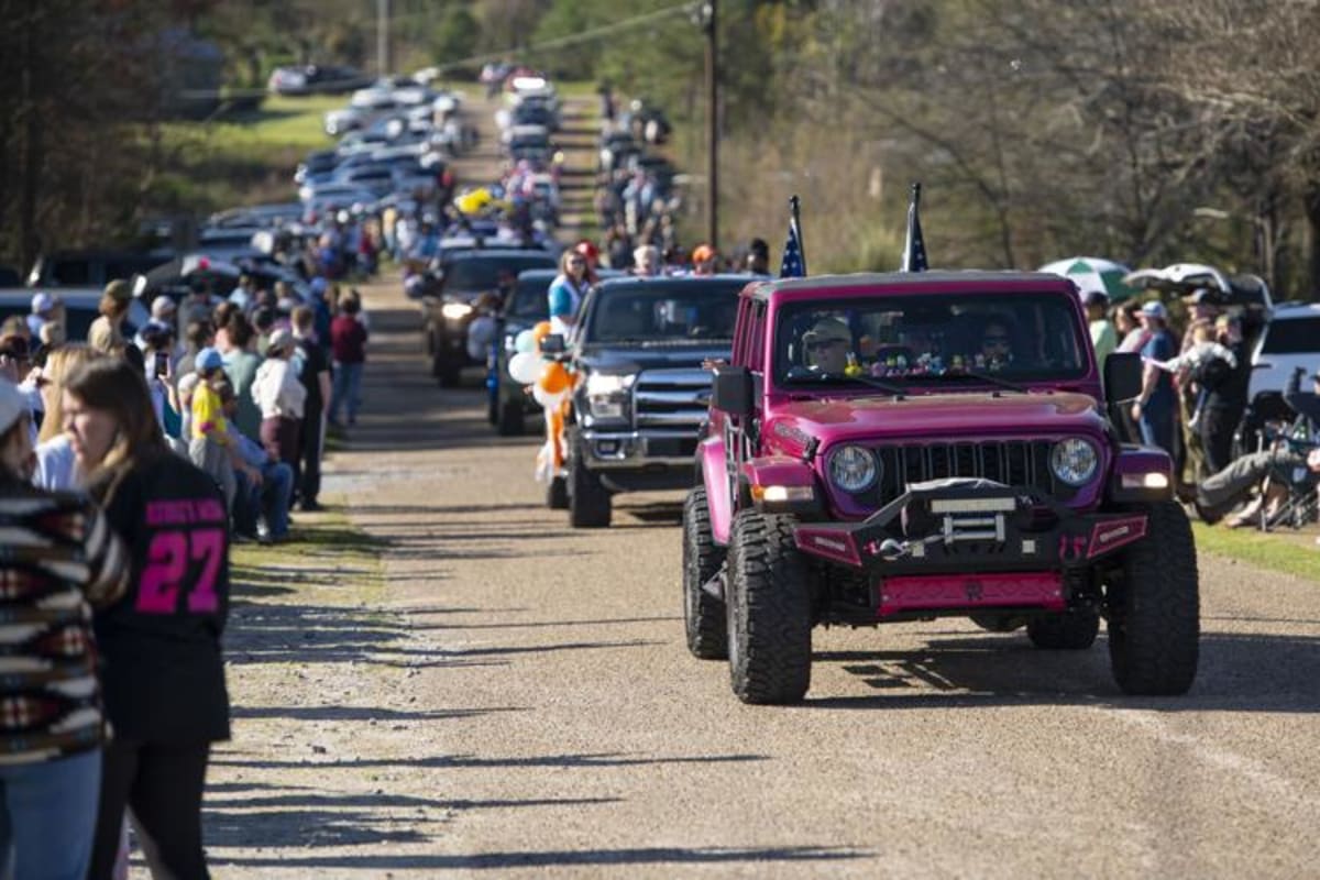 PE Teacher Battling Cancer Throws First Pitch in Alabama - Image 5
