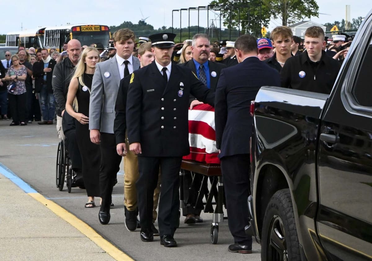 Indiana Town Marshal Dies a Hero After 27 Years of Service - Image 5