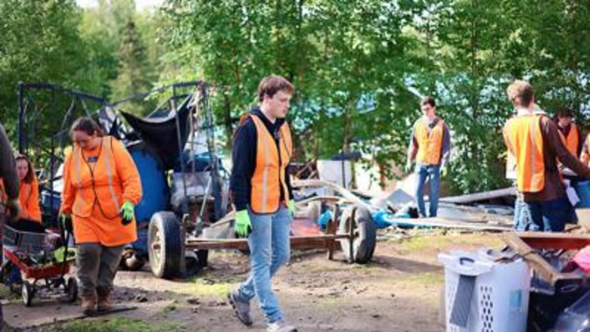Fairbanks Volunteers Clean Up Properties for Free - Image 2