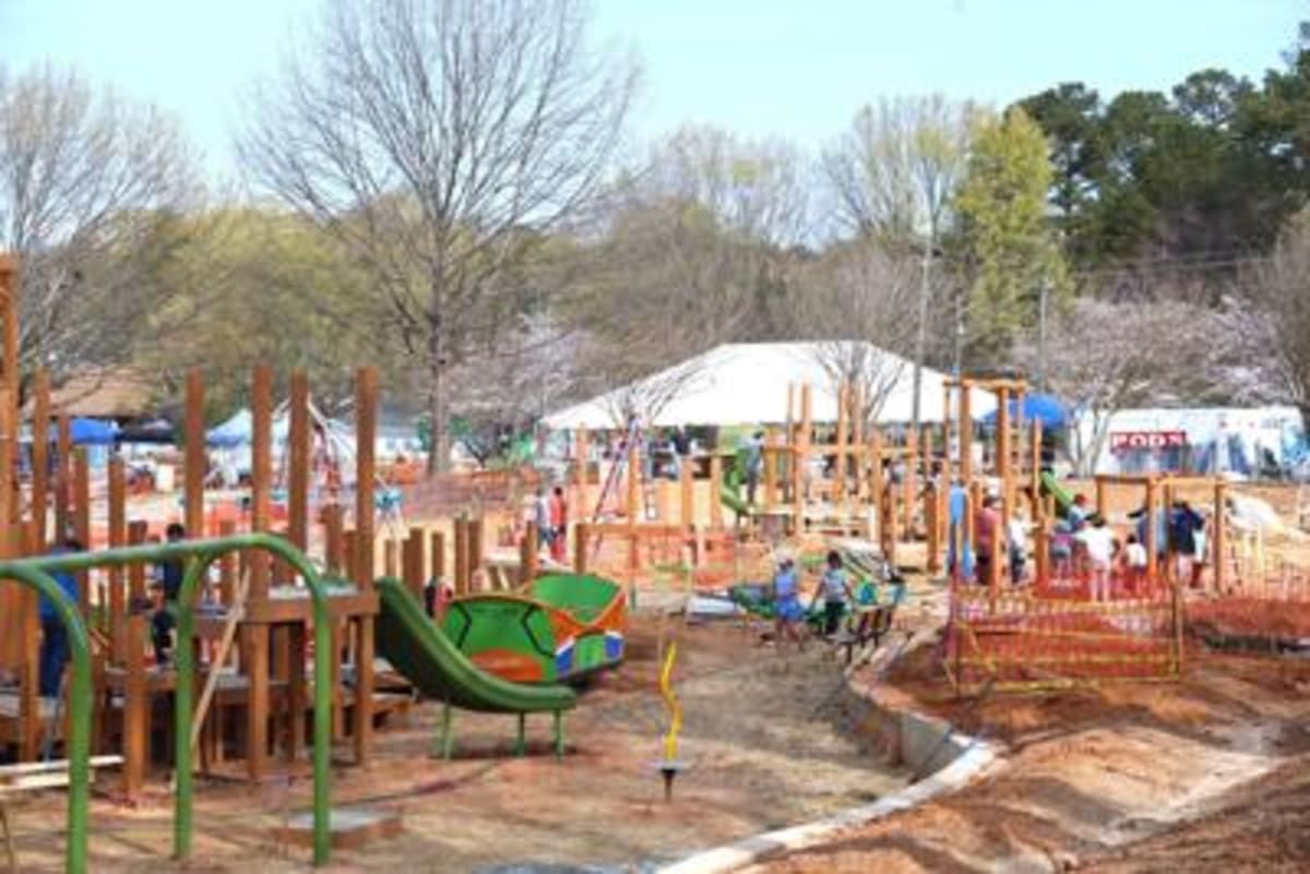 1,500 Volunteers Rebuild Alpharetta's Wacky World Playground - Image 5