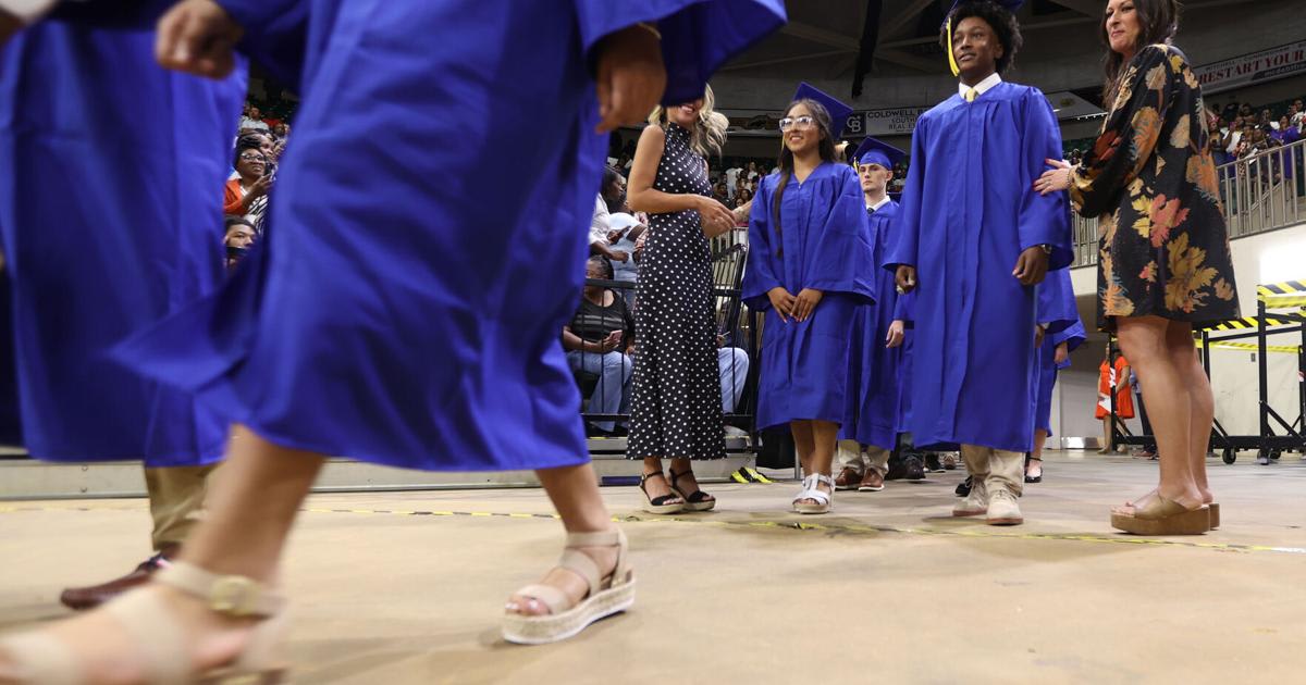 467 Tupelo High Seniors Graduate, Begin Life's Climb