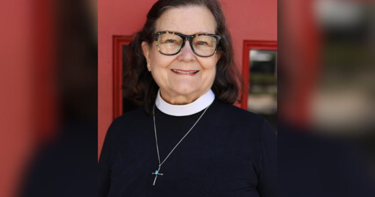 Golf cart parked at shopping center where Good Samaritan Veronica helped injured reverend