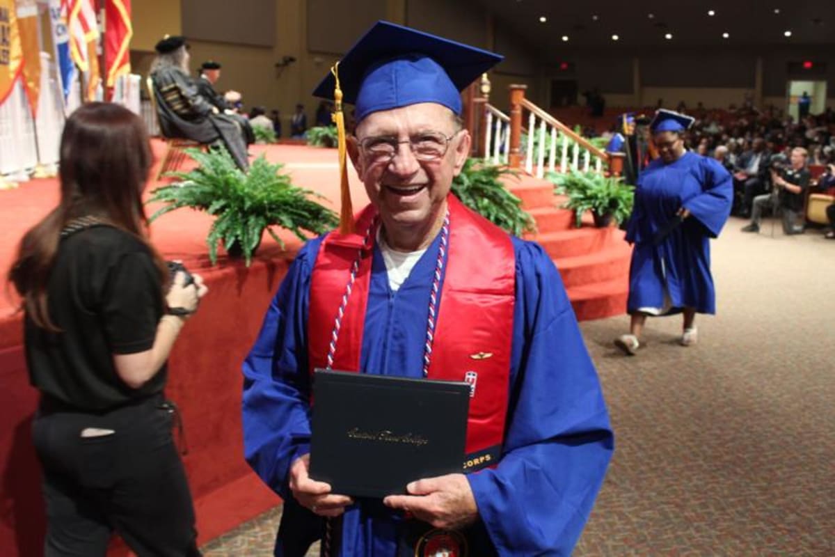 75-Year-Old Marine and Teen Graduate College Together - Image 3