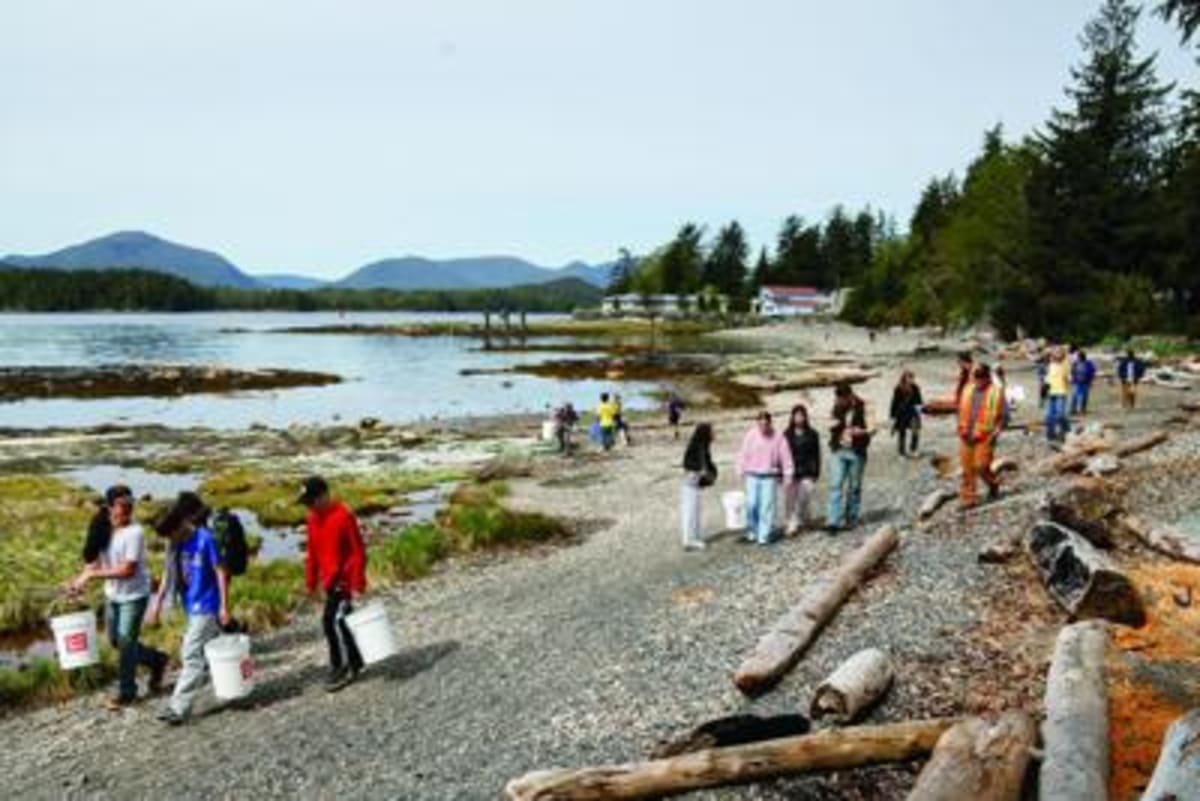 Alaska Students Install Beach Cleanup Stations for All - Image 3