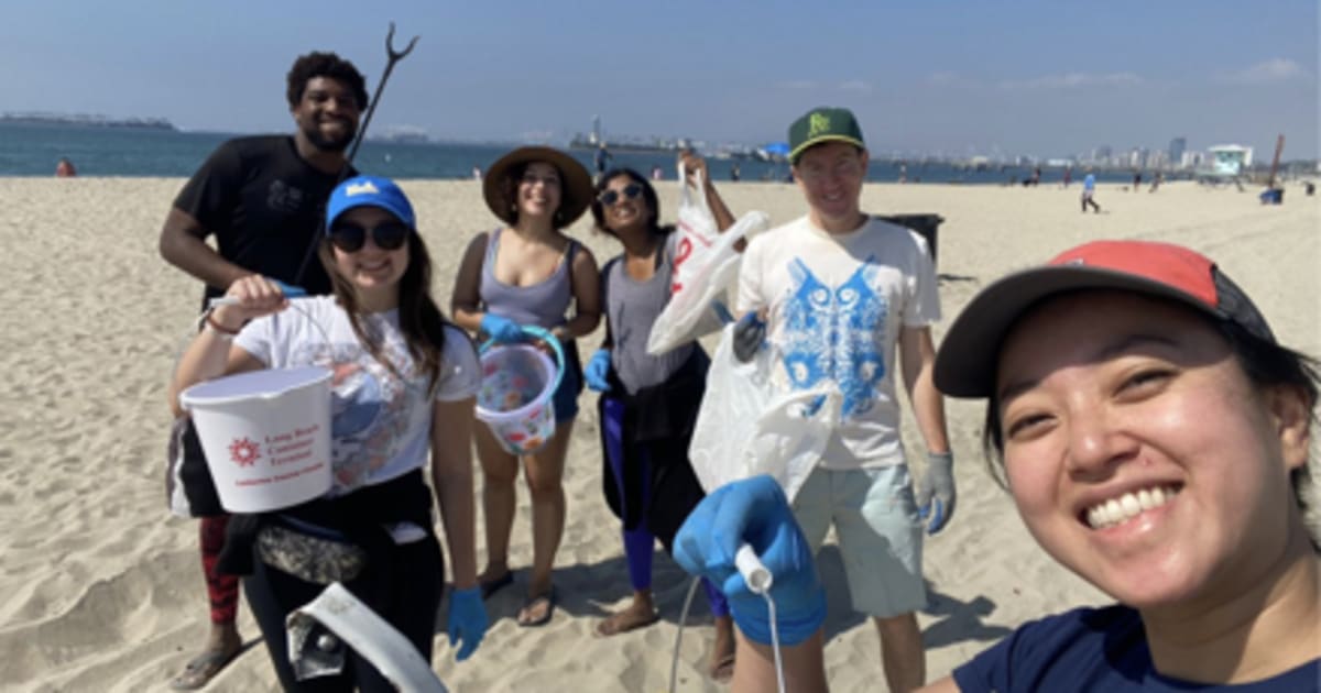 900 Volunteers Clear 30 Miles of California Coast - Image 2