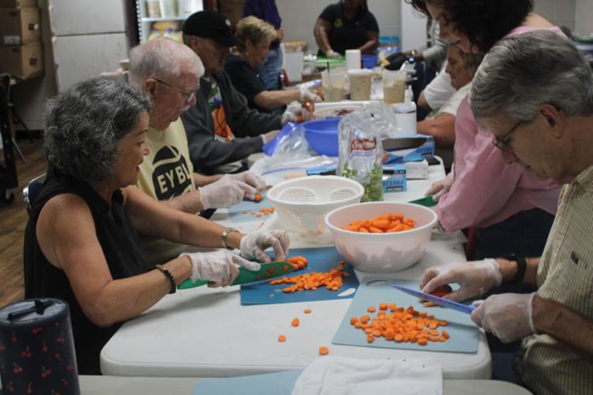 Volunteers Feed 1000+ Players at Nike Peach Jam for 30 Years - Image 4