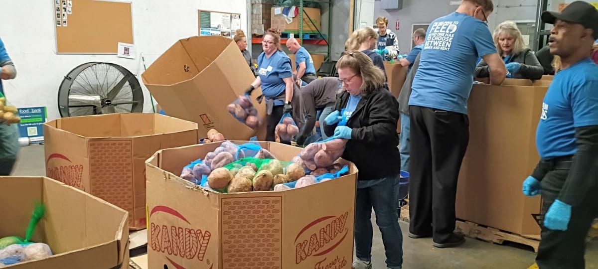 100+ Food Lion Workers Pack 34,500 Pounds for Hungry Families - Image 5