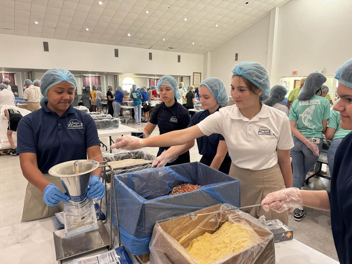 950+ Volunteers Pack 233K Meals for Hungry Kids - Image 2