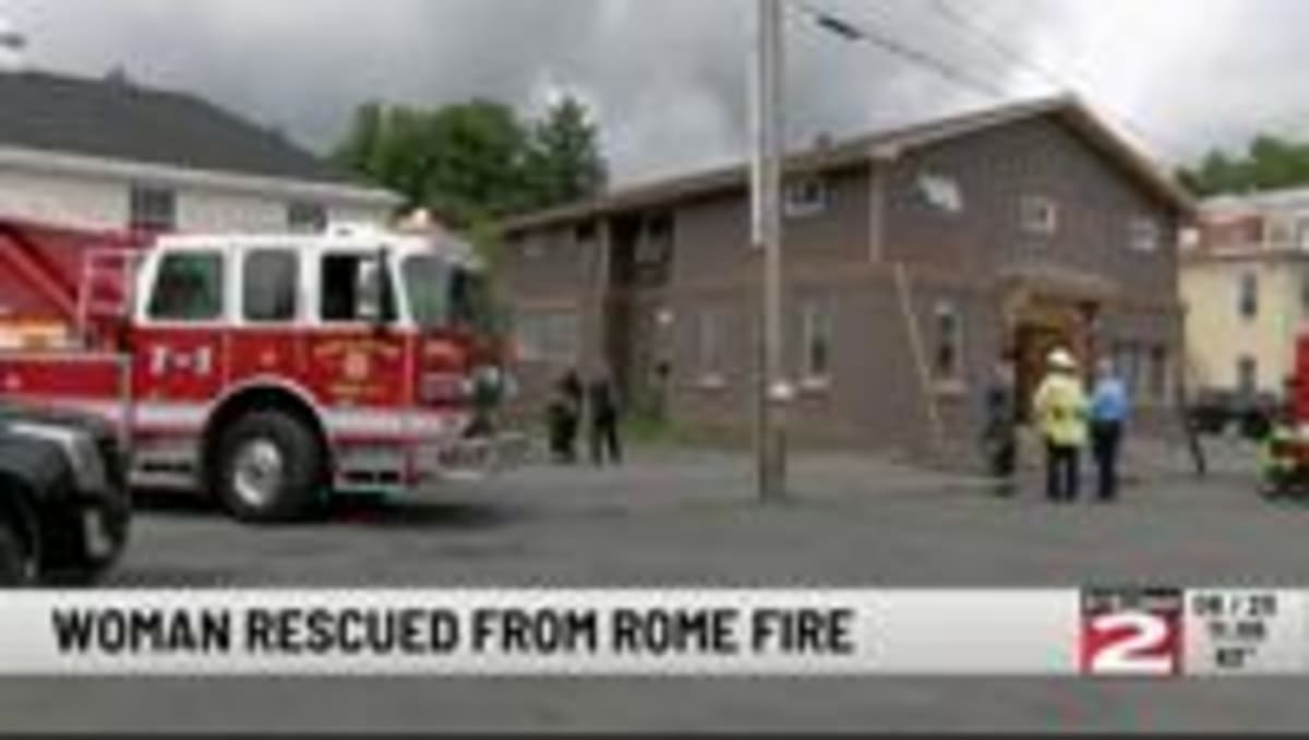 Rome Firefighters Save Elderly Woman in One-Minute Rescue - Image 3