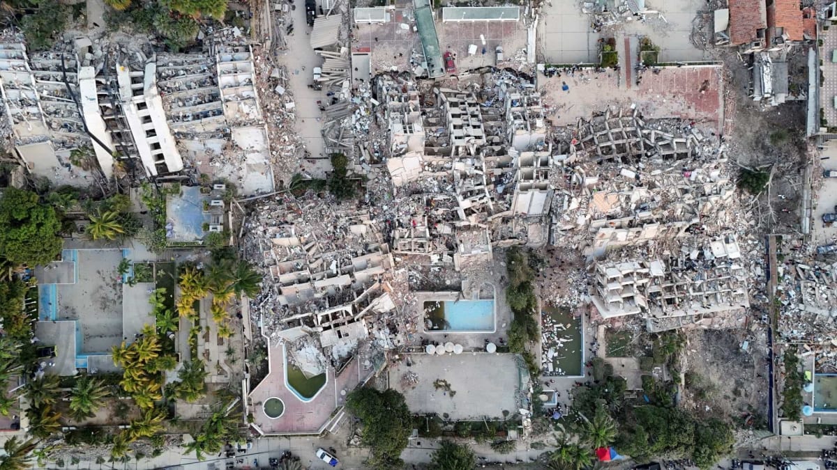 Community memorial gathering in Venezuela honoring young earthquake victims with hopeful survivors