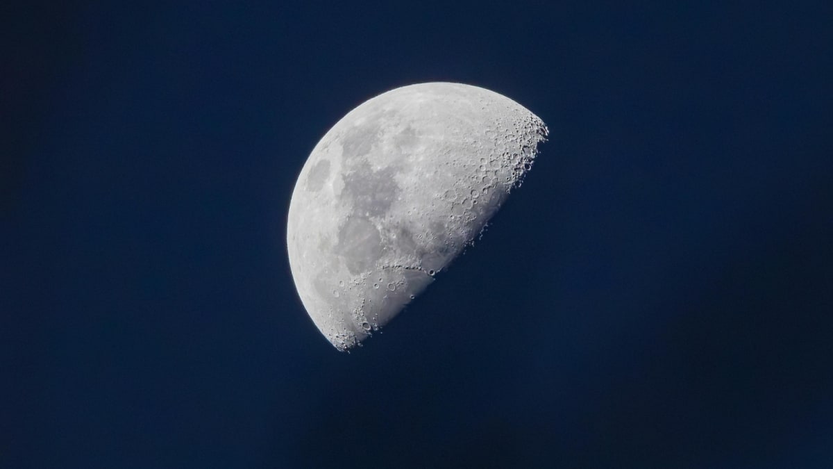 New Moon Route Cuts Space Fuel Use by 58.8 Meters/Second