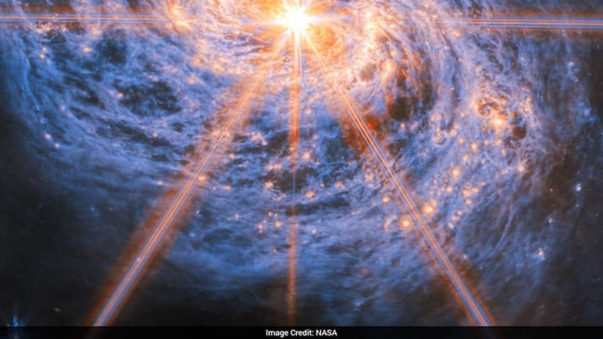 Webb Telescope Reveals Stunning View of Squid Galaxy - Image 4