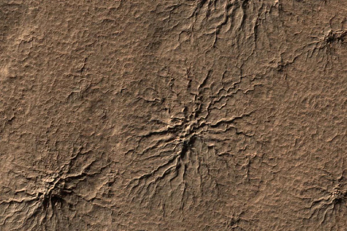 Mars 'Spiderwebs' Hint Water Lasted Longer Than We Thought - Image 3