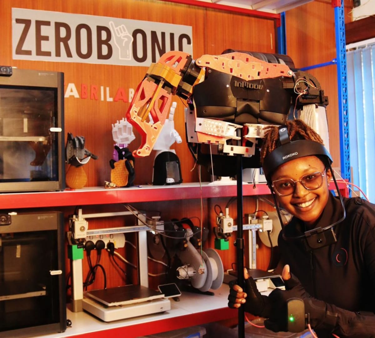 Kenyan Student Builds Sign Language Robot From Recycled Plastic - Image 3
