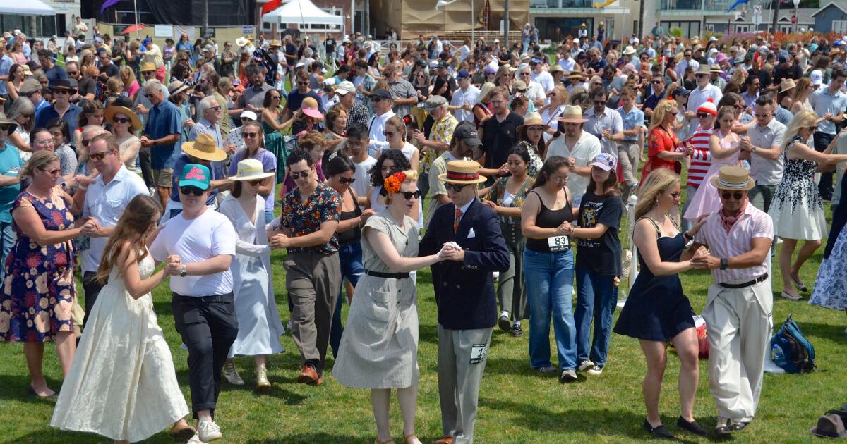 1,158 Dancers Break Swing Dance Record in Newport Beach