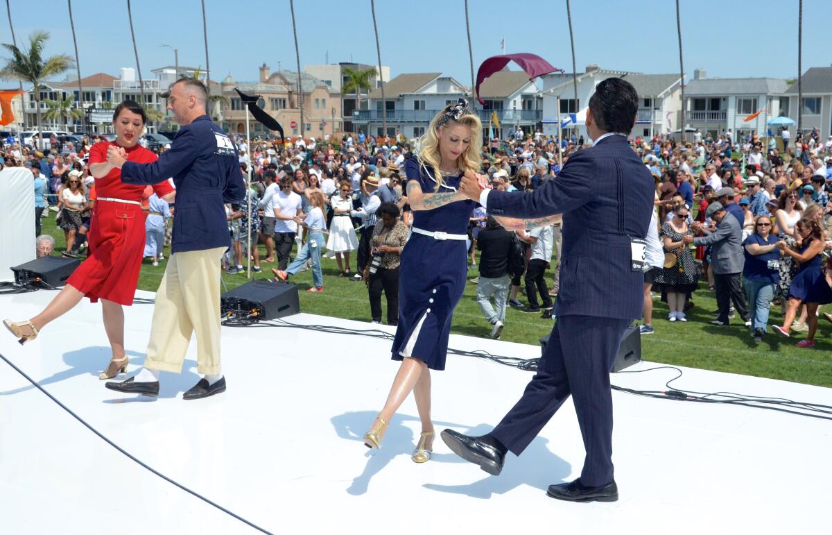 1,158 Dancers Break Swing Dance Record in Newport Beach - Image 4