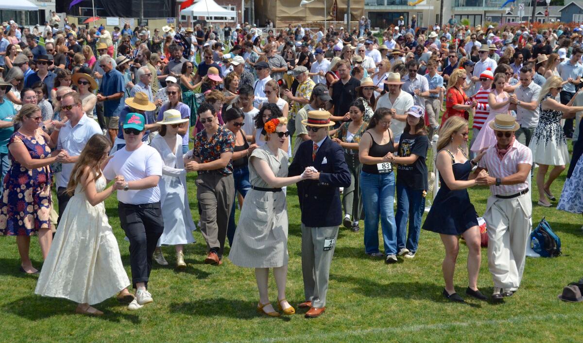 1,158 Dancers Break Swing Dance Record in Newport Beach - Image 3
