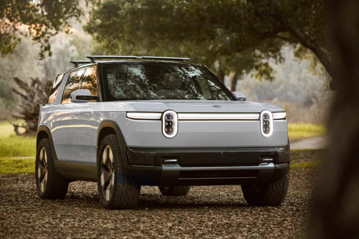 Rivian Launches $45K Electric SUV to Challenge Tesla - Image 3