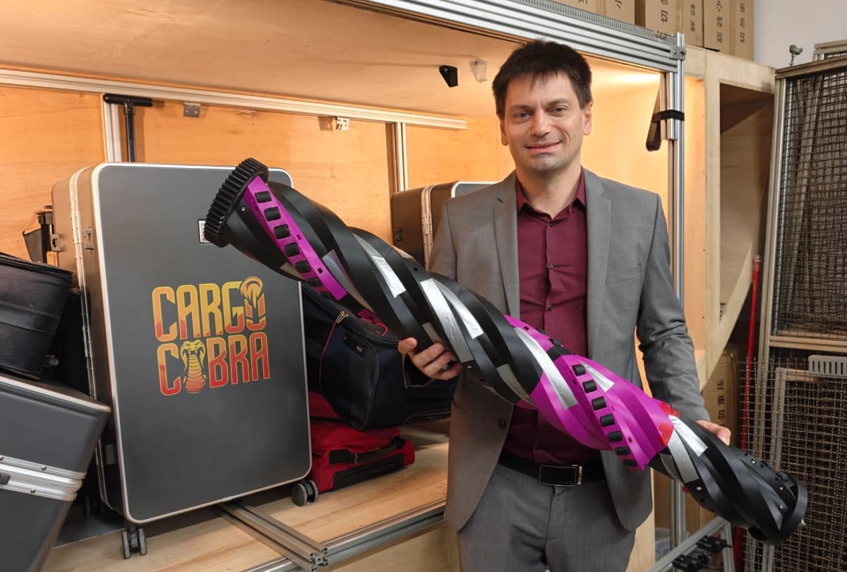 Singapore Startup's Snake Robot Helps Airport Baggage Handlers