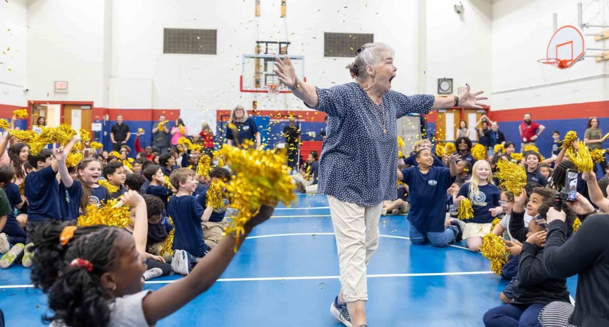 Teacher Wins $5K Award After 25 Years of Service in Maryland - Image 3