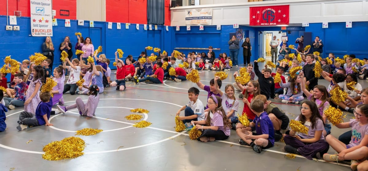 Kindergarten Teacher Wins $5K Golden Apple Award - Image 4