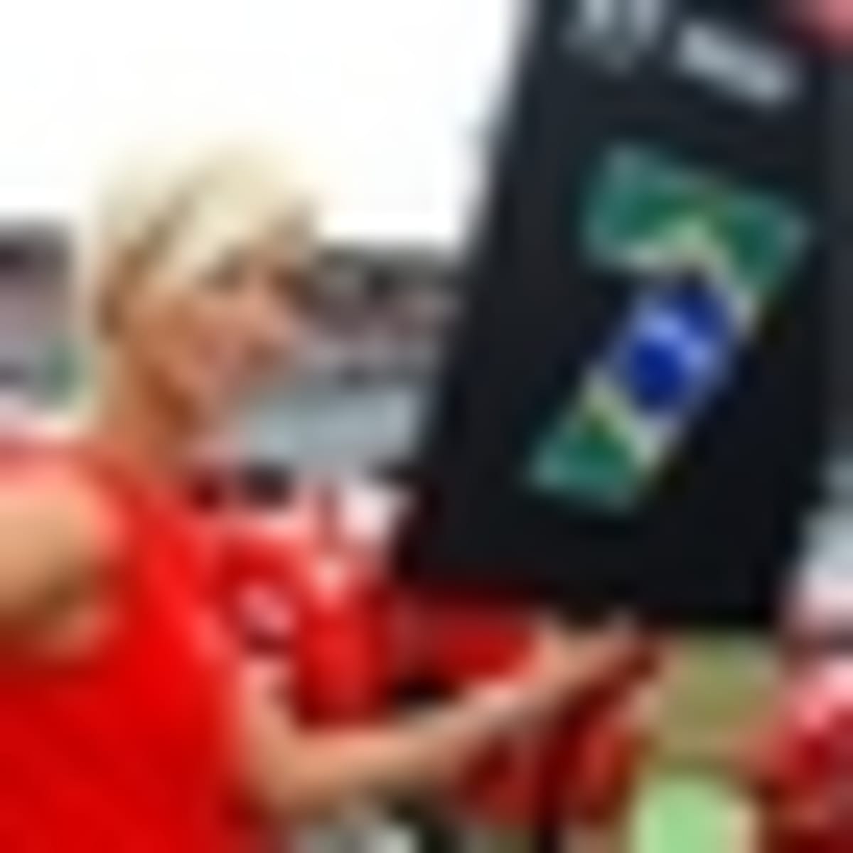 F1 Driver Kimi Antonelli Gets Red Carnation from Dad After Win - Image 4