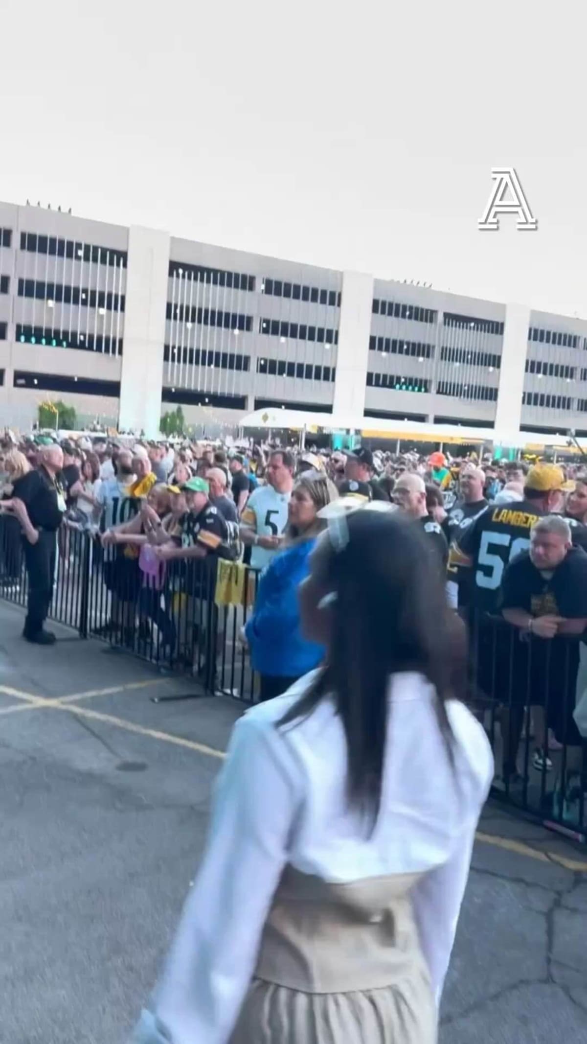 Pittsburgh NFL Draft Draws Record 805,000 Fans - Image 5