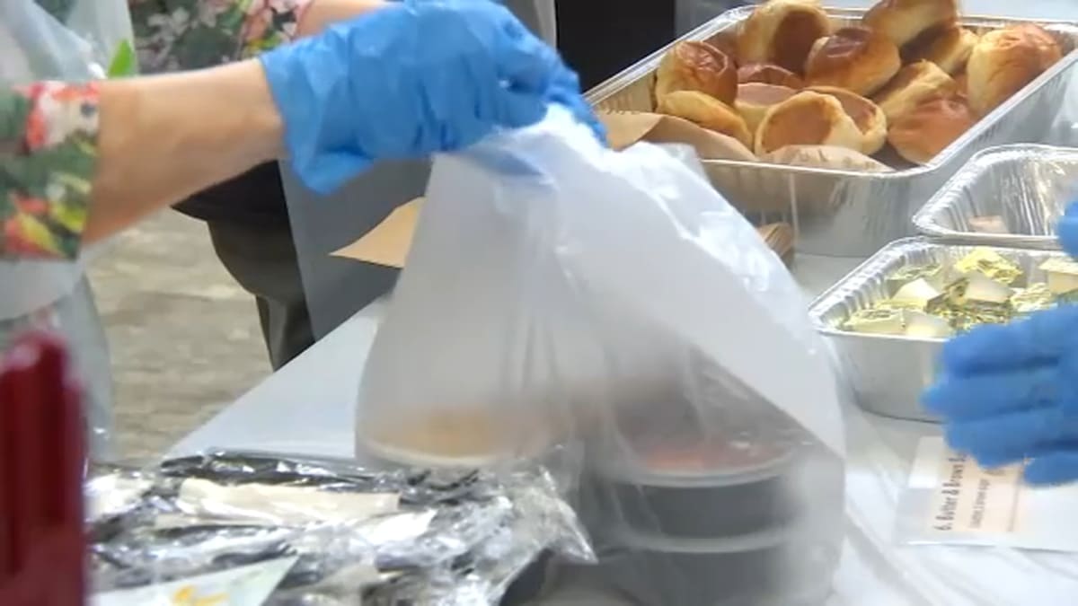 300 Volunteers Deliver 1,800 Easter Meals in Wake County
