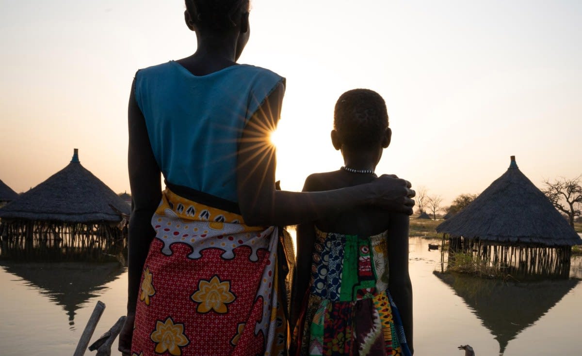 African climate negotiators and health experts collaborate at workshop table in Bonn, Germany