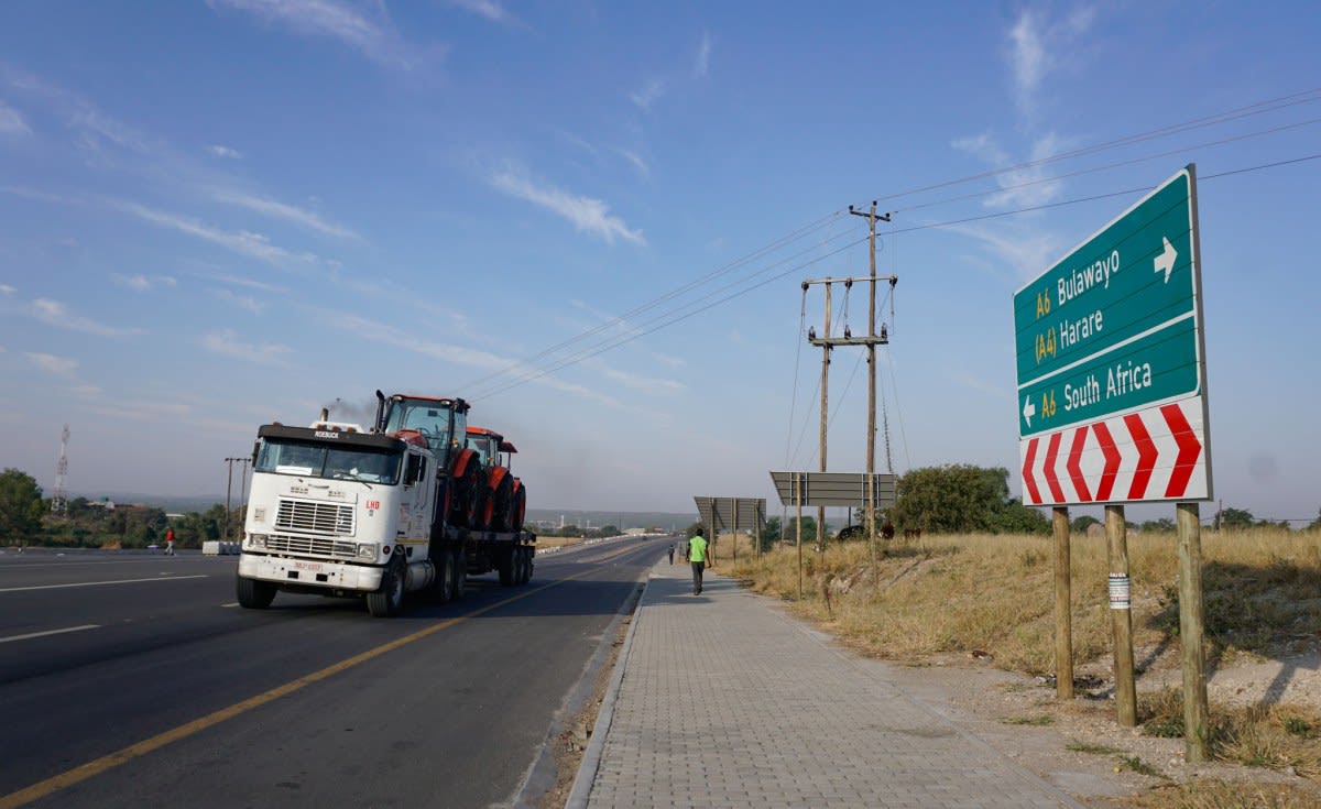 Zimbabwe Waives Import Fees for 30,000 South Africa Returnees