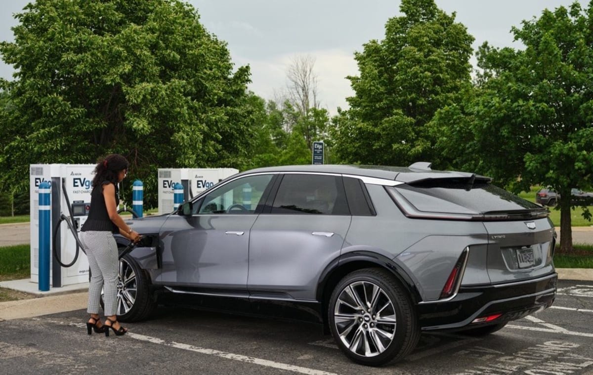 Used Electric Cars Now $1,334 More Than Gas Models