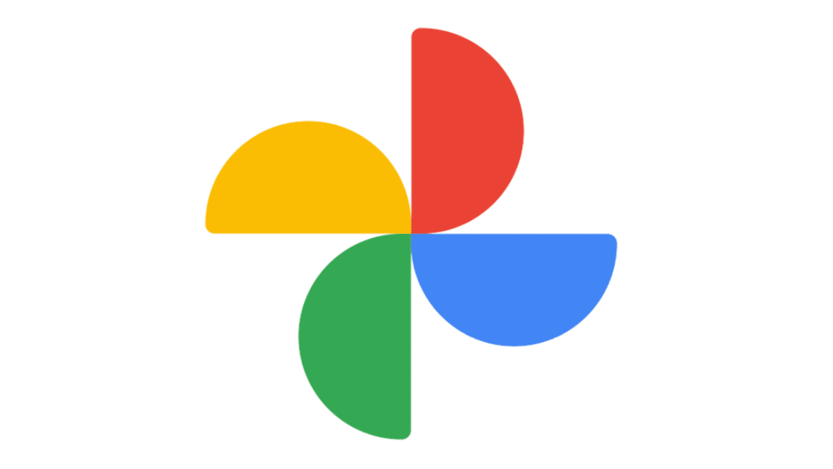 Google Photos app interface showing new toggle switch to disable AI search feature