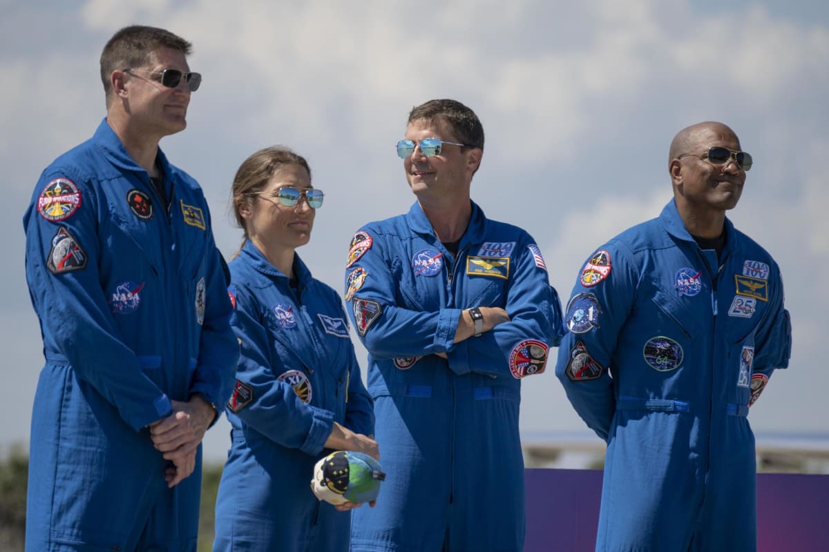 Artemis II Astronauts Break Space Distance Record at the Moon - Image 5