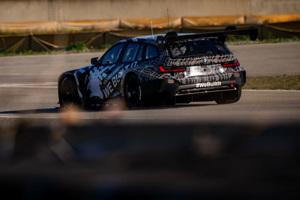 BMW Racing a Station Wagon at Nürburgring's Brutal 24-Hour - Image 4