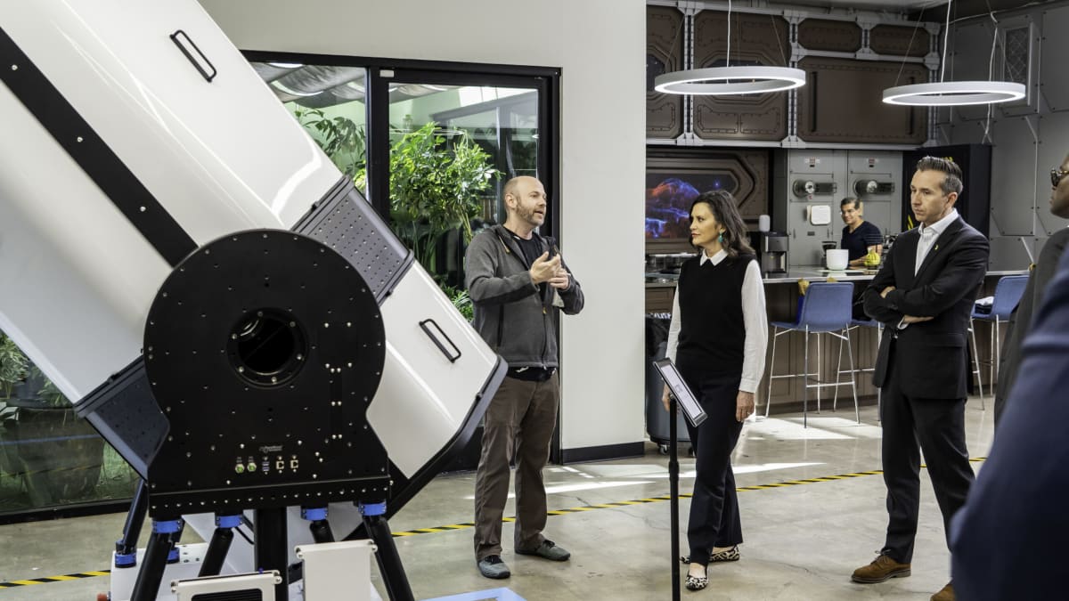 Ex-Hacker Launches Telescope Firm to Win the Light Race