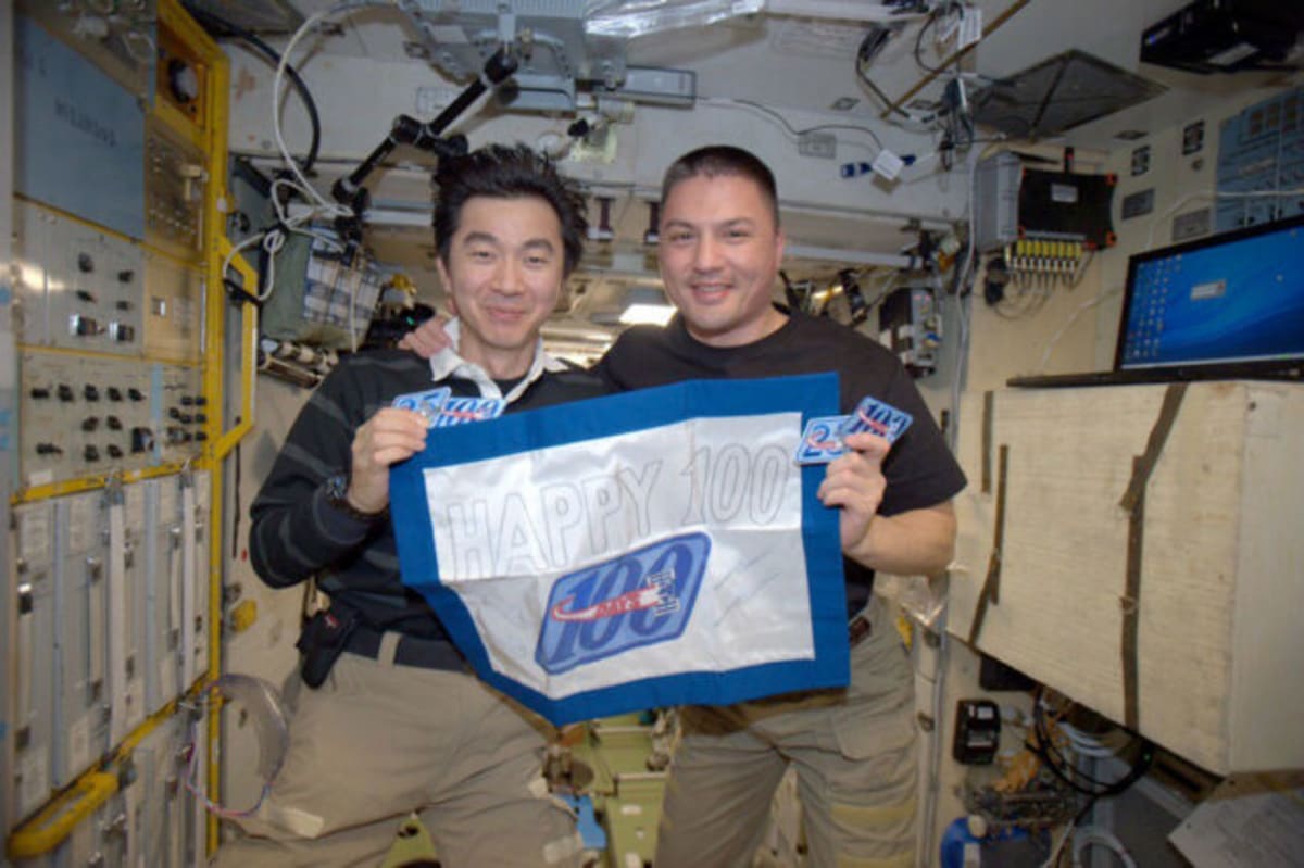NASA Astronauts Earn Mach 39 Patch After Moon Mission - Image 4