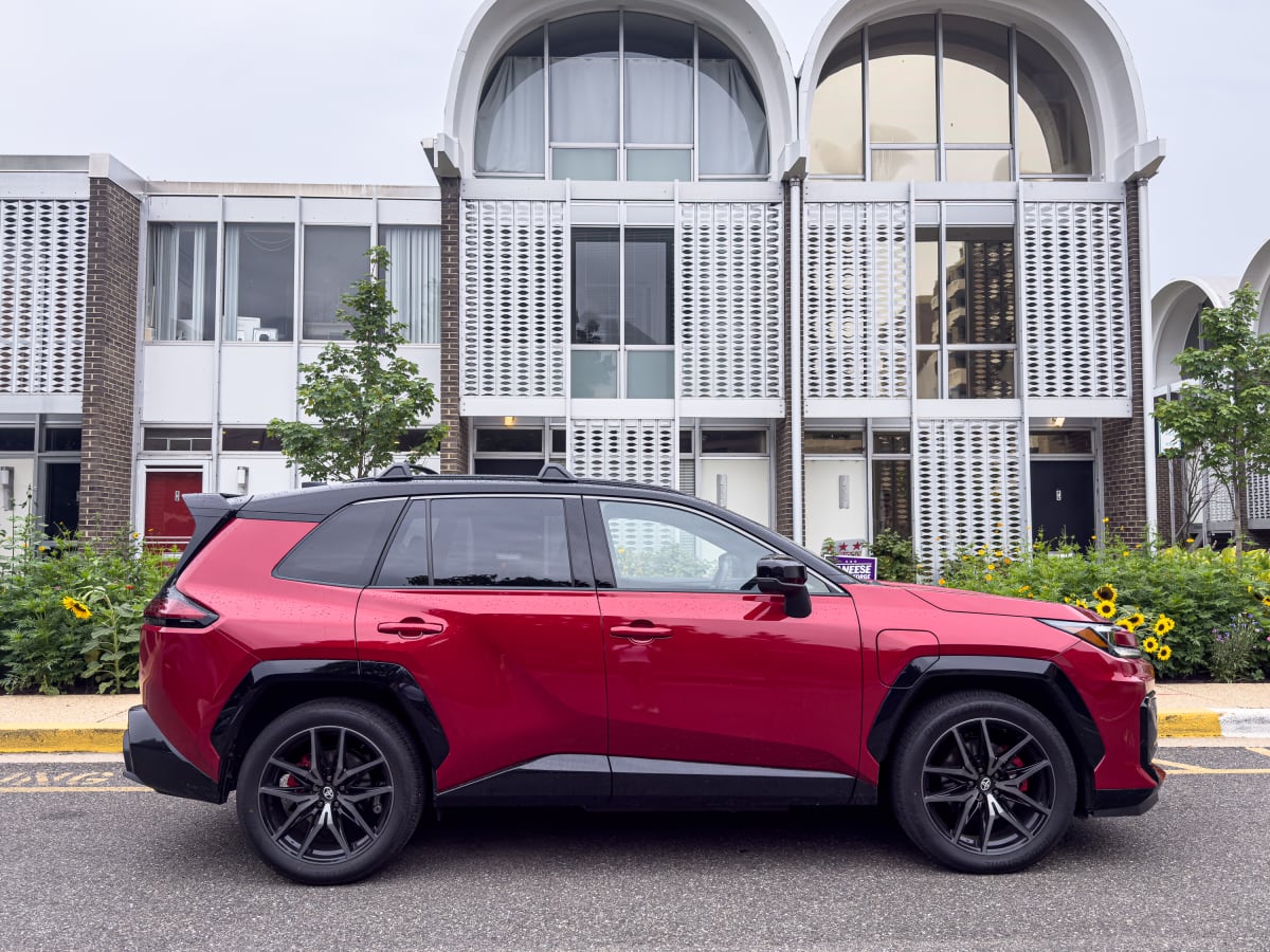 2026 Toyota RAV4 Plug-In Gets 52-Mile Electric Range - Image 2