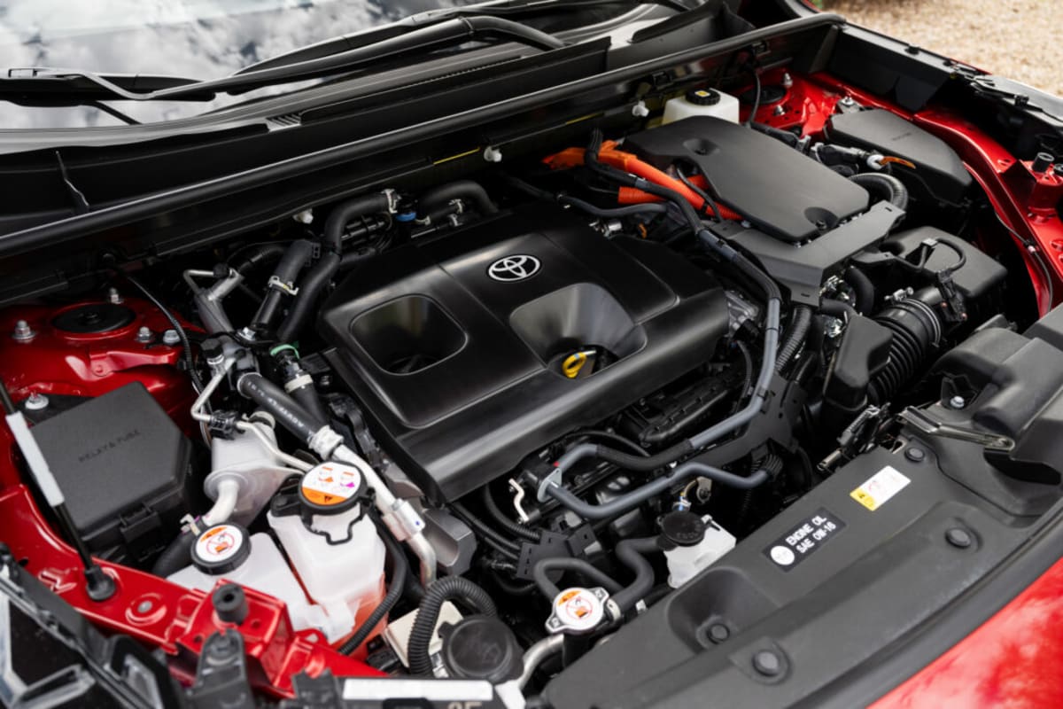 2026 Toyota RAV4 Plug-In Gets 52-Mile Electric Range - Image 3