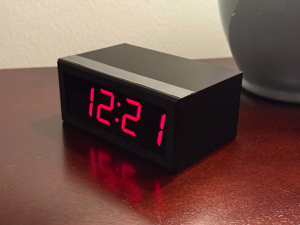 Frustrated Dad Builds His Own Perfect Clock From Scratch - Image 2