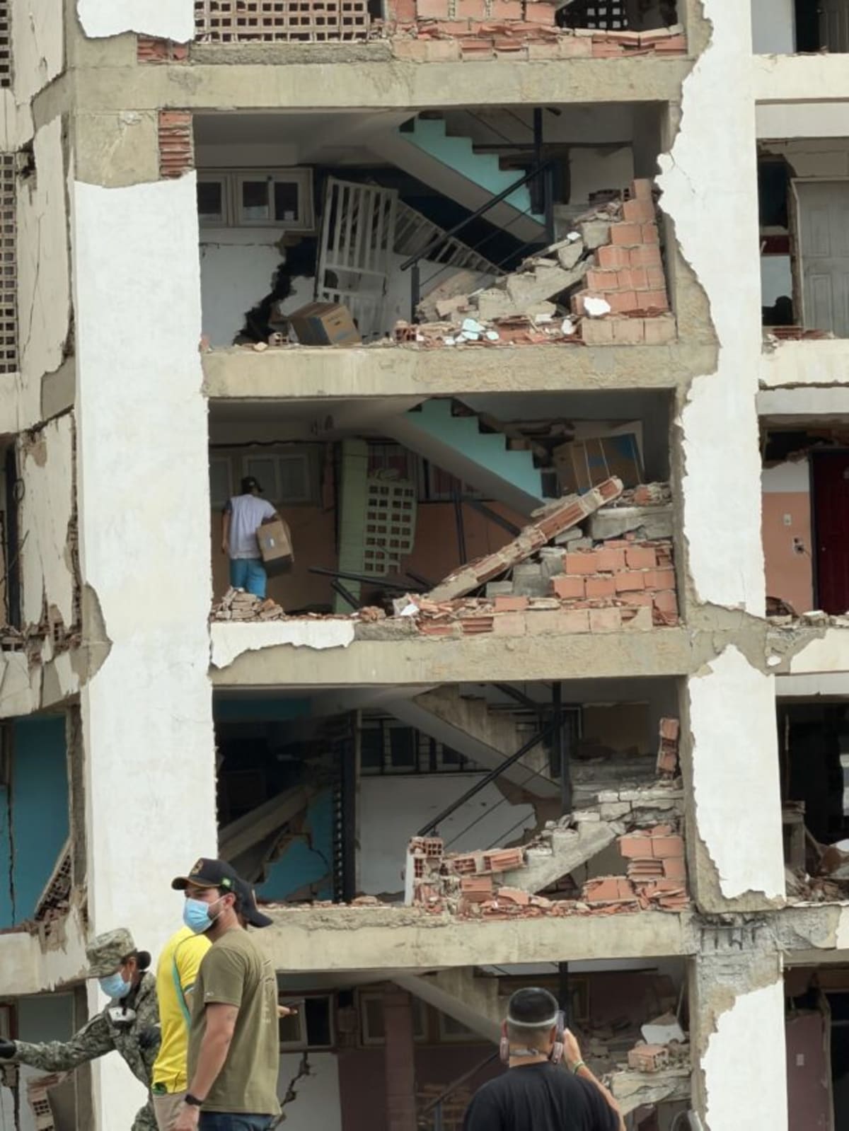 Snake Robots Help Search Venezuela Earthquake Rubble - Image 3