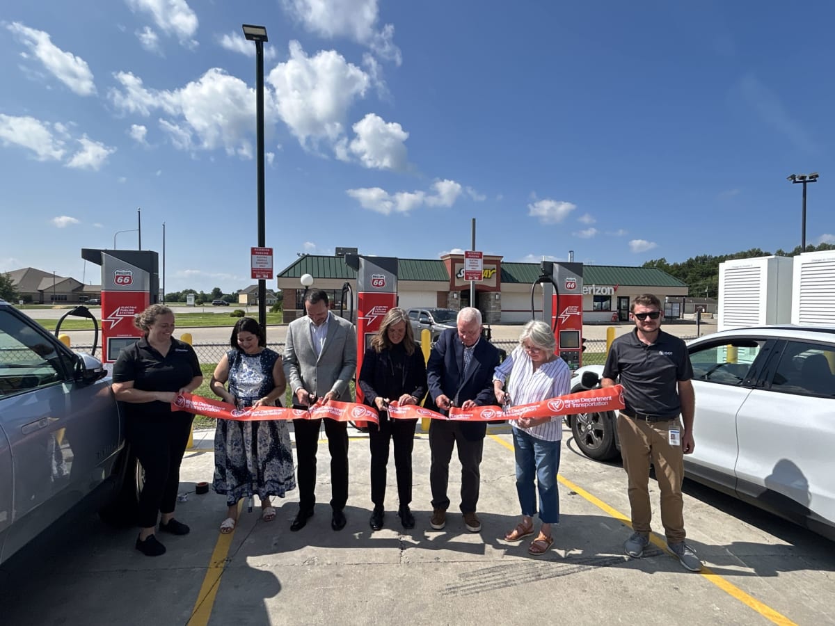 Illinois Opens First Federal EV Charging Station in Casey - Image 3