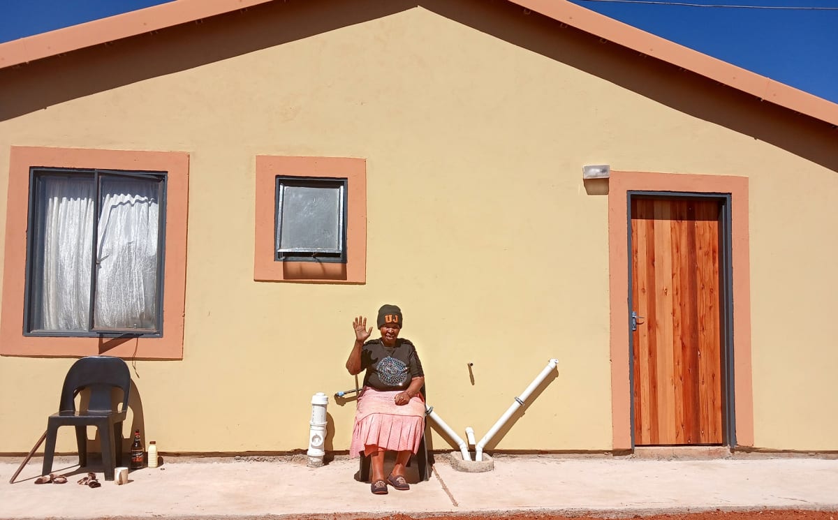 97-Year-Old Gets Keys After 30-Year Wait for Home - Image 3