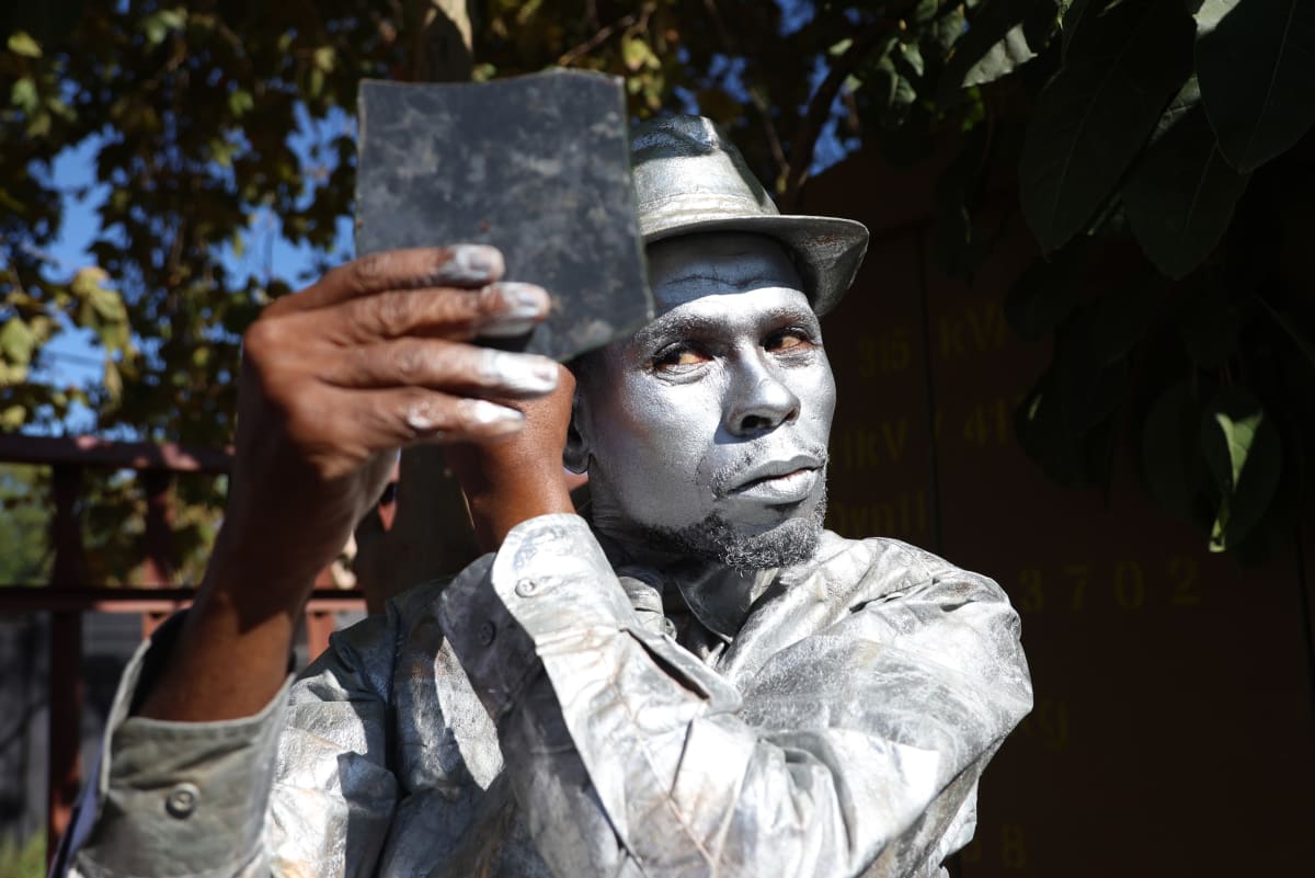 Joburg's Silver Men Turn Streets Into Art Despite Hardship - Image 3