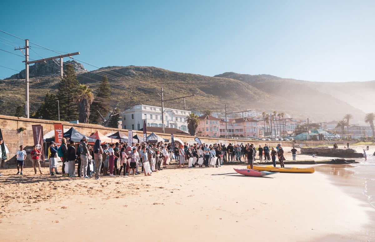 150 Volunteers Clean Cape Town Harbor on World Oceans Day - Image 3