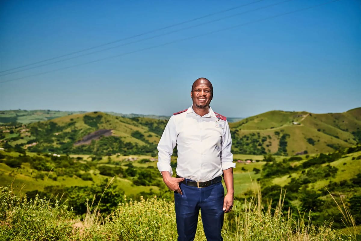 Pastor-Nurse Walks Miles to Heal Rural South Africa - Image 2