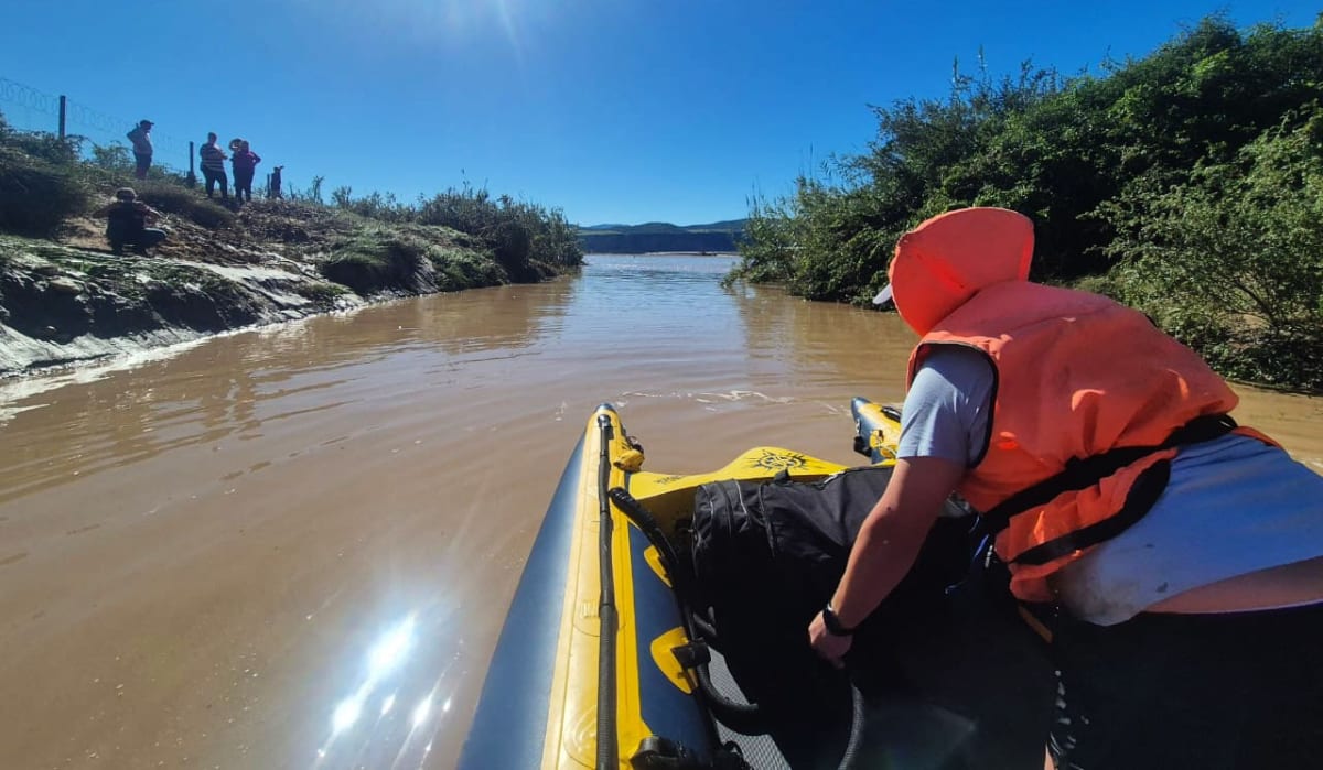 Farmer Braves Floods to Ferry Supplies to Stranded Neighbors - Image 2